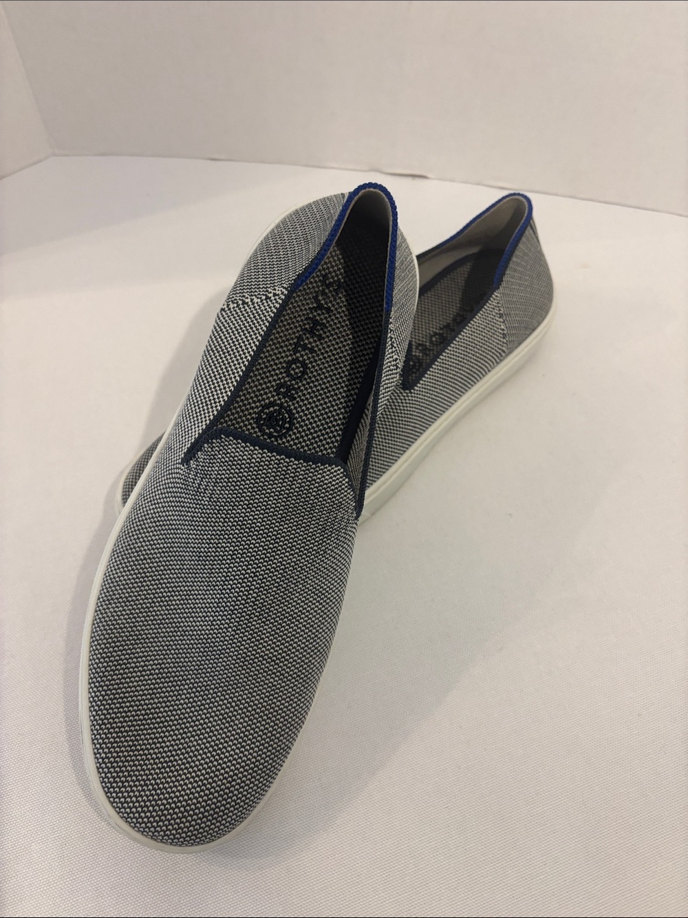 Rothy's women’s Slip-On Cream/Navy Knit fabric Loafer Sneakers. Size 8.5 - Picture 2 of 8